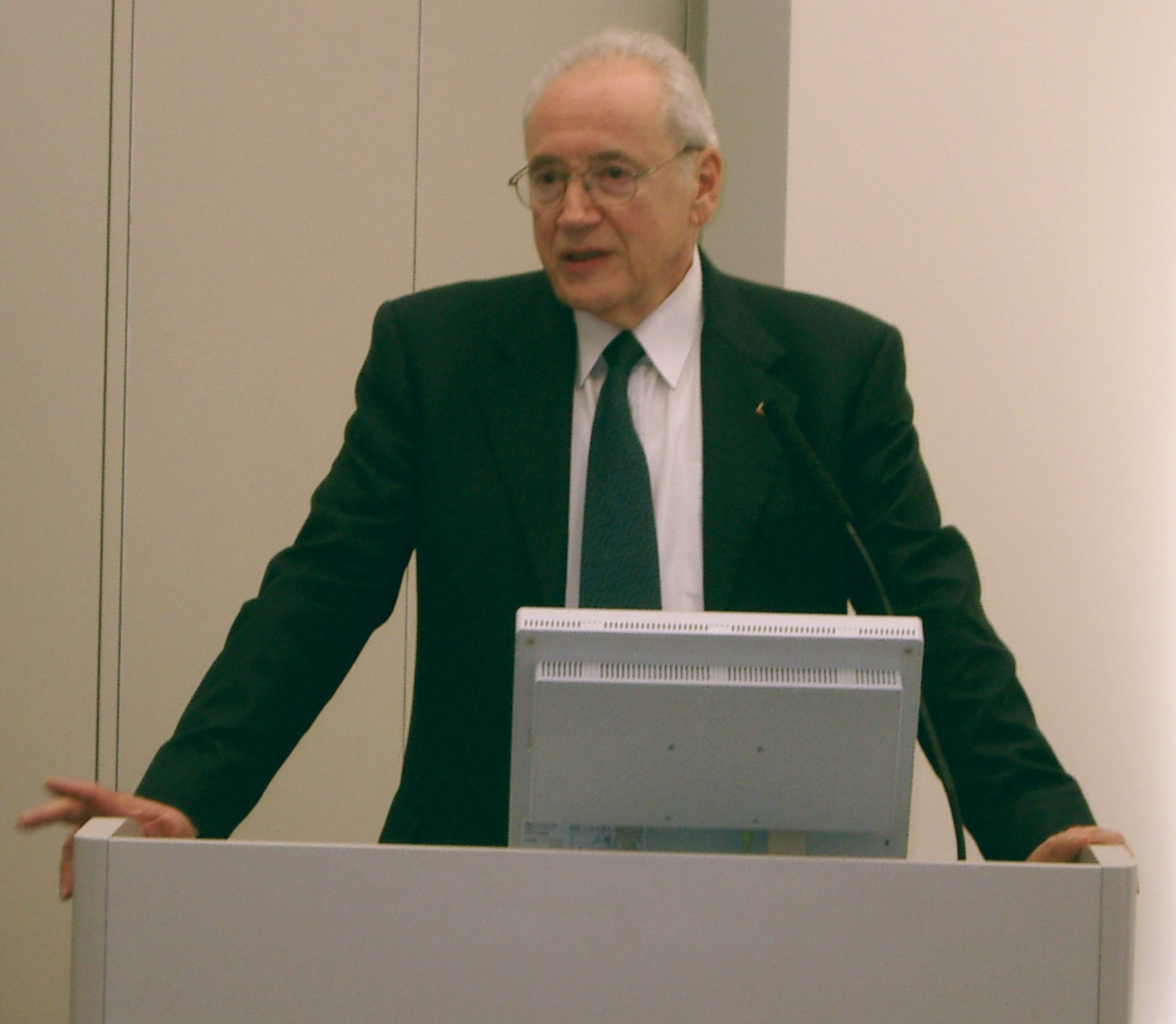 2004 IEEE President Arthur Winston visited Tokyo Section