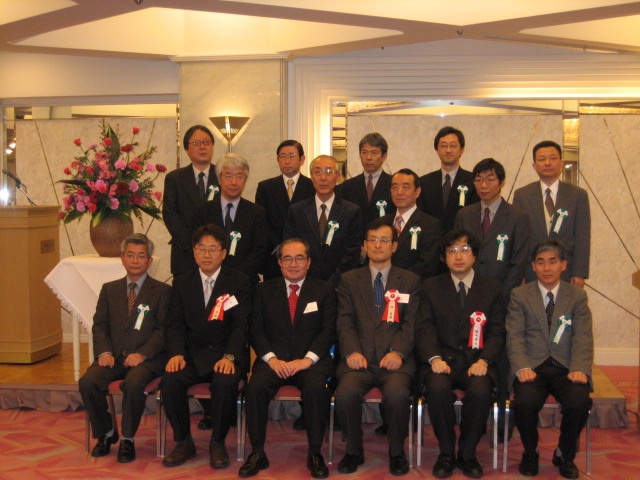 Commemorative photo of new Fellows in 2006